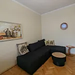 Vintage Apartment In Center